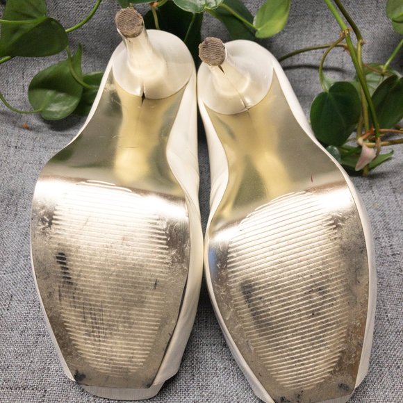 White Steve Madden Stilletos - Picture 5 of 6